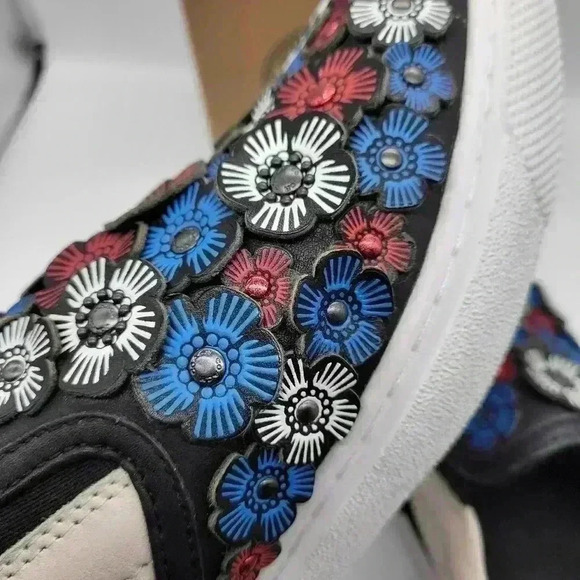 Woman COACH Chack Blue & Red Flower Embellished 3D Leather 8.5 Flats Cream Black - Picture 9 of 13